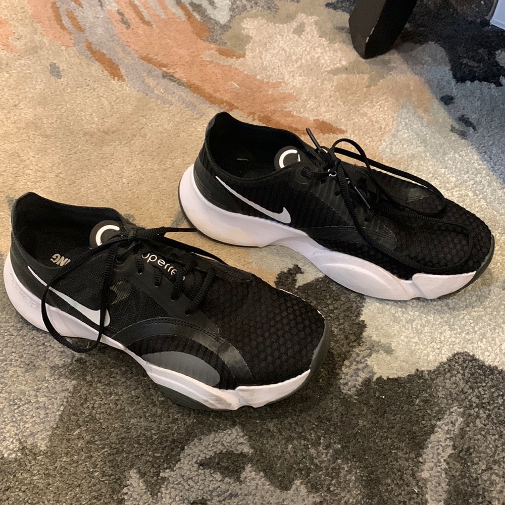 Nike womens super rep size 8